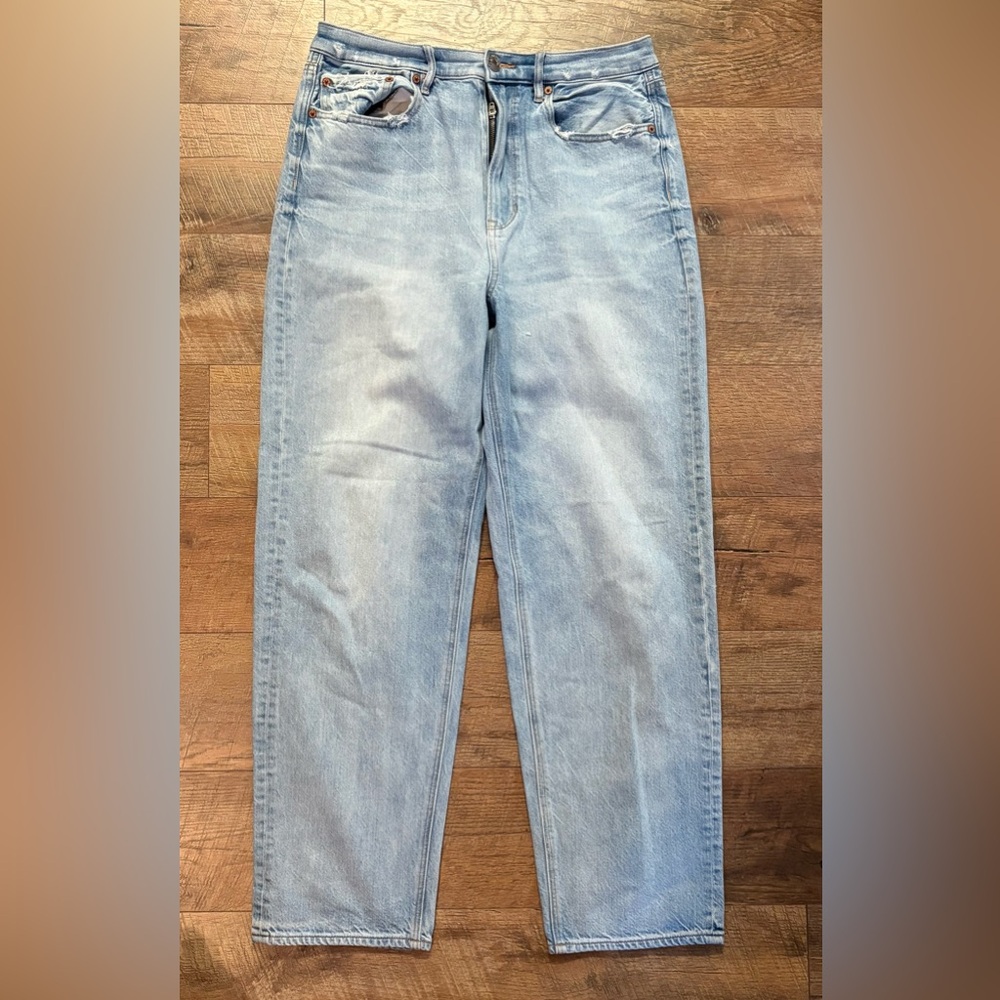 American Eagle Outfitters Light Wash Straight Leg Jeans